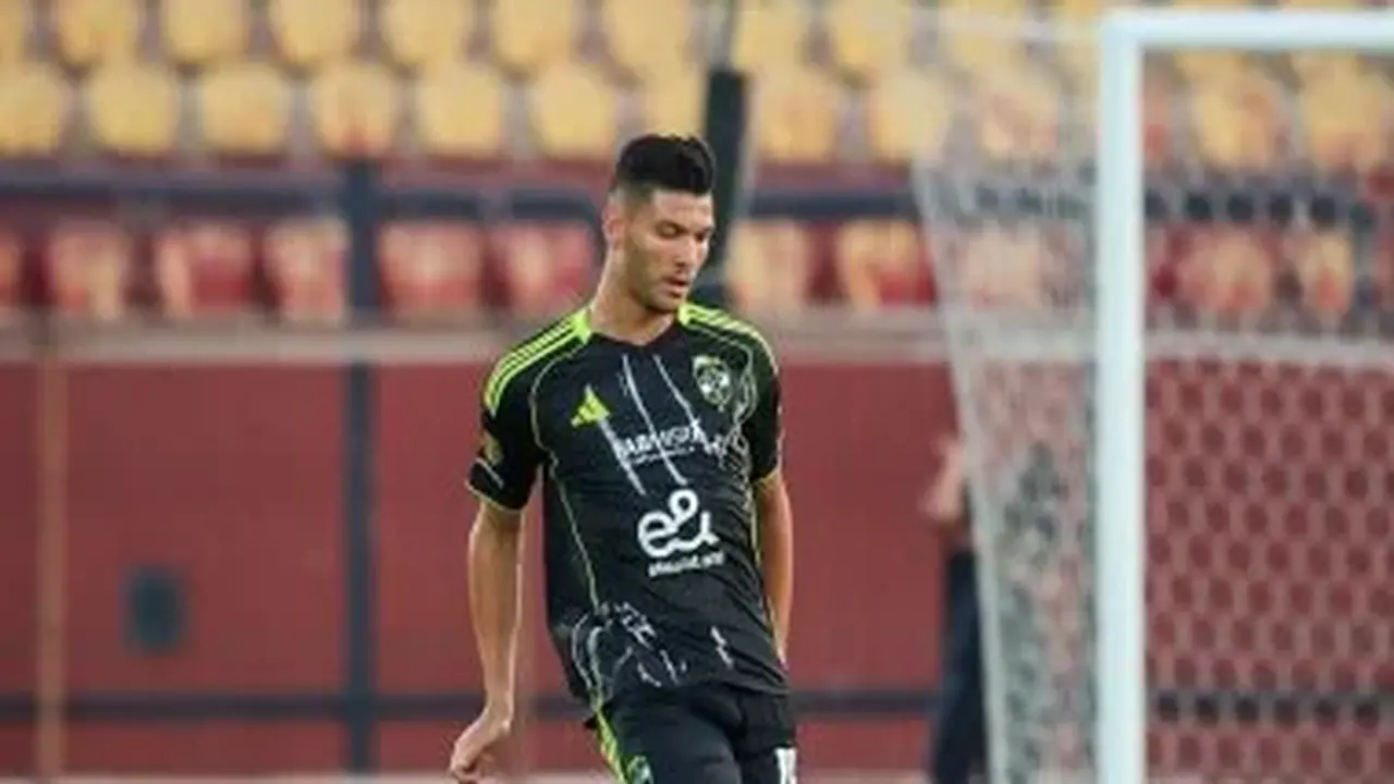 أندية مغربية تقدم عروضاً لضم أشرف داري و الأهلي يتمسك ببقاء اللاعب في يناير